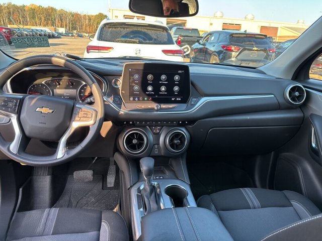 Used 2025 Chevrolet Blazer LT w/ Convenience Package AWD/4WD image 2