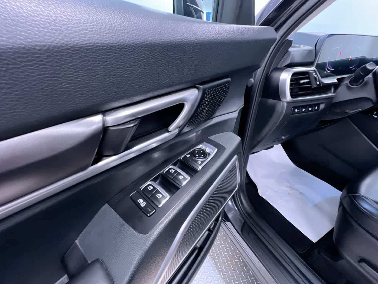Used 2025 Kia Telluride S FWD image 12