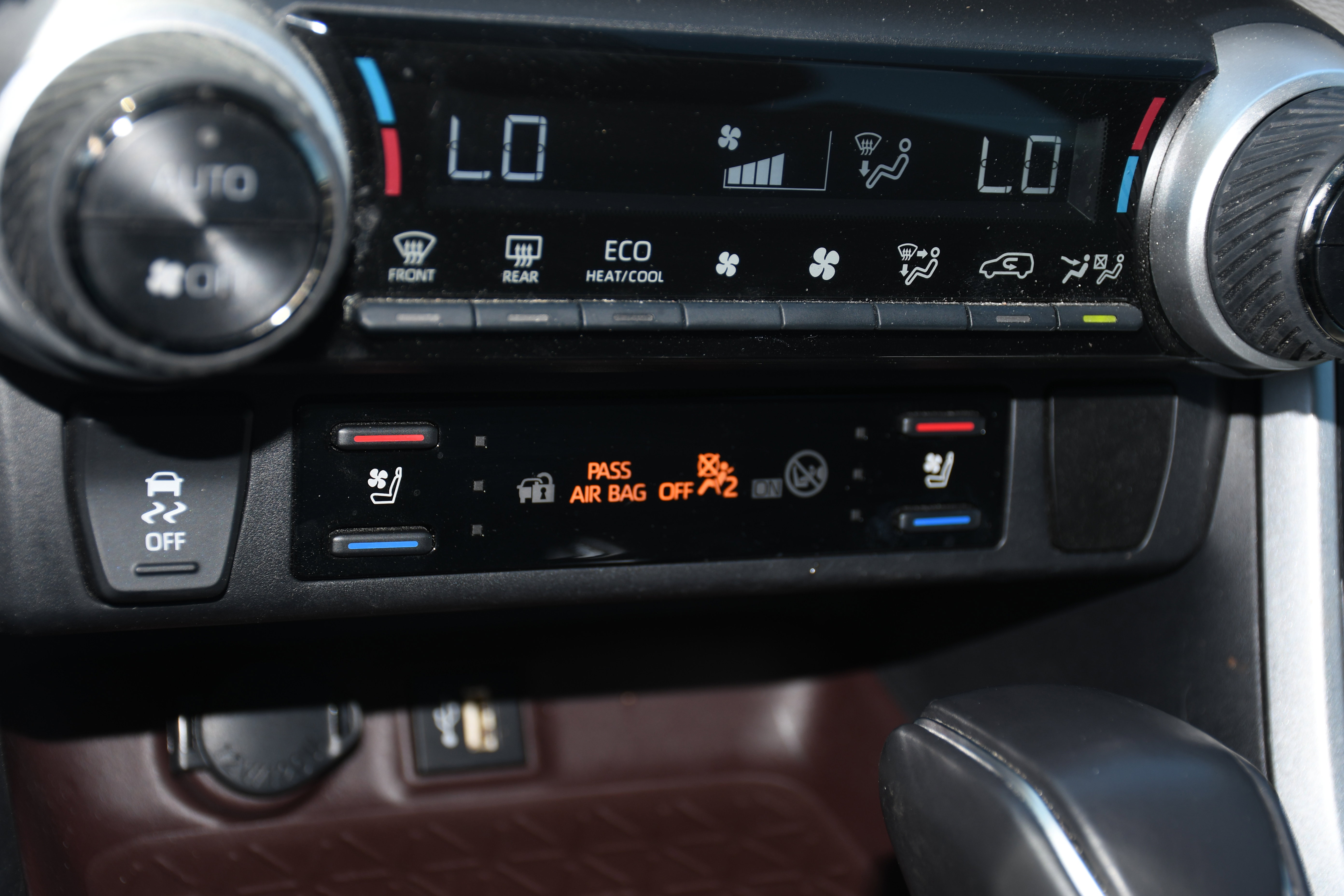 Used 2024 Toyota RAV4 Limited image 16