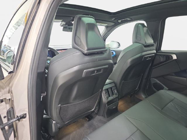 Used 2025 BMW X3 xDrive30i w/ M Sport Package AWD/4WD image 12