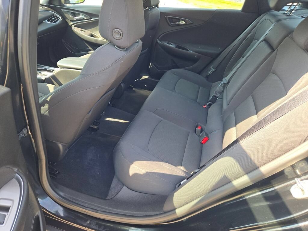 Used 2017 Chevrolet Malibu LT FWD image 15
