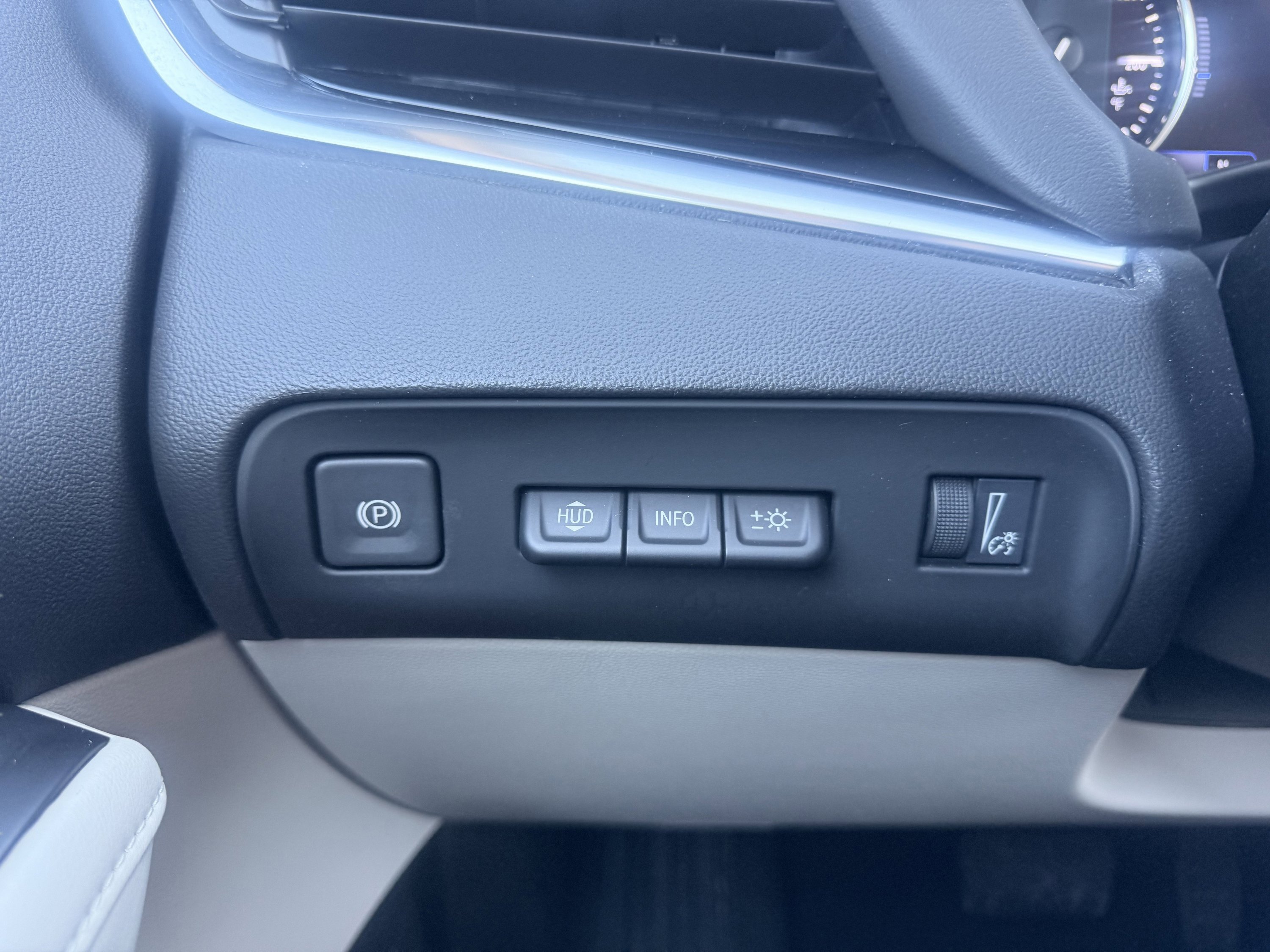 Used 2024 Buick Enclave Avenir w/ LPO, Hit The Road Package image 82