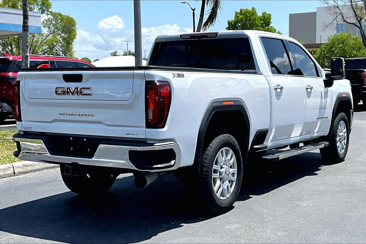 Used 2022 GMC Sierra 2500 SLT w/ SLT Premium Package AWD/4WD image 4