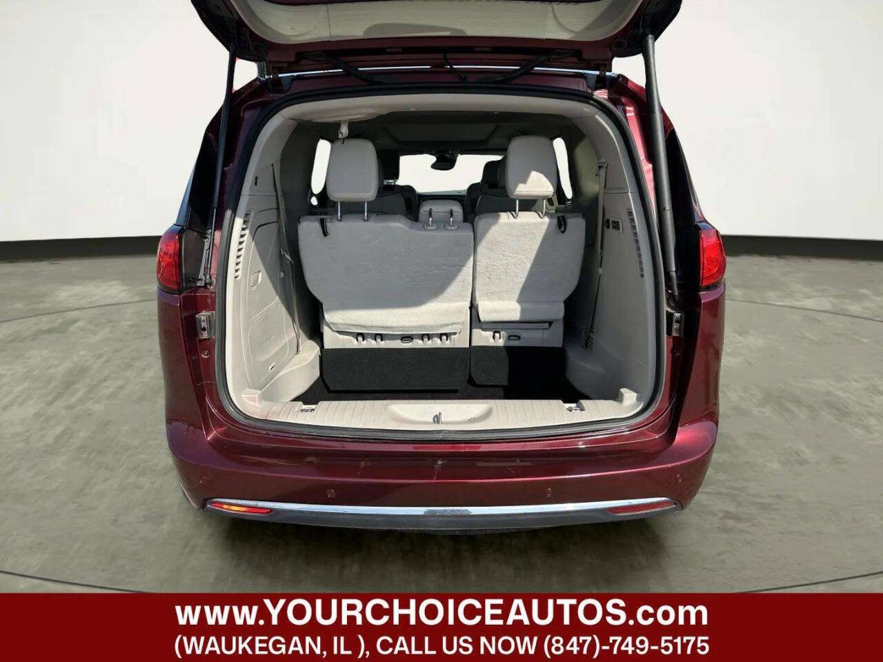 Used 2017 Chrysler Pacifica Limited w/ UConnect Theater Package image 14