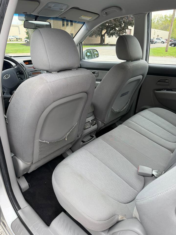 Used 2008 Kia Rondo LX FWD image 10