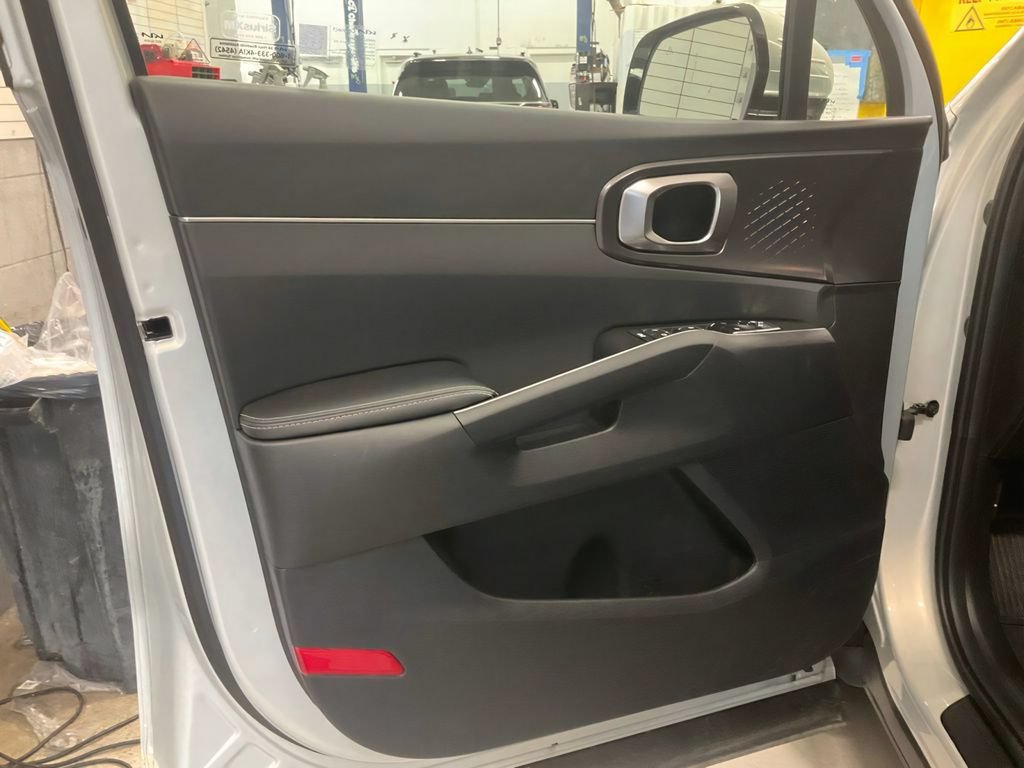 Certified 2026 Kia Sorento LX FWD image 10