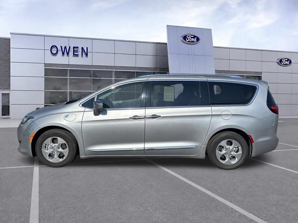 Used 2018 Chrysler Pacifica Limited FWD image 2