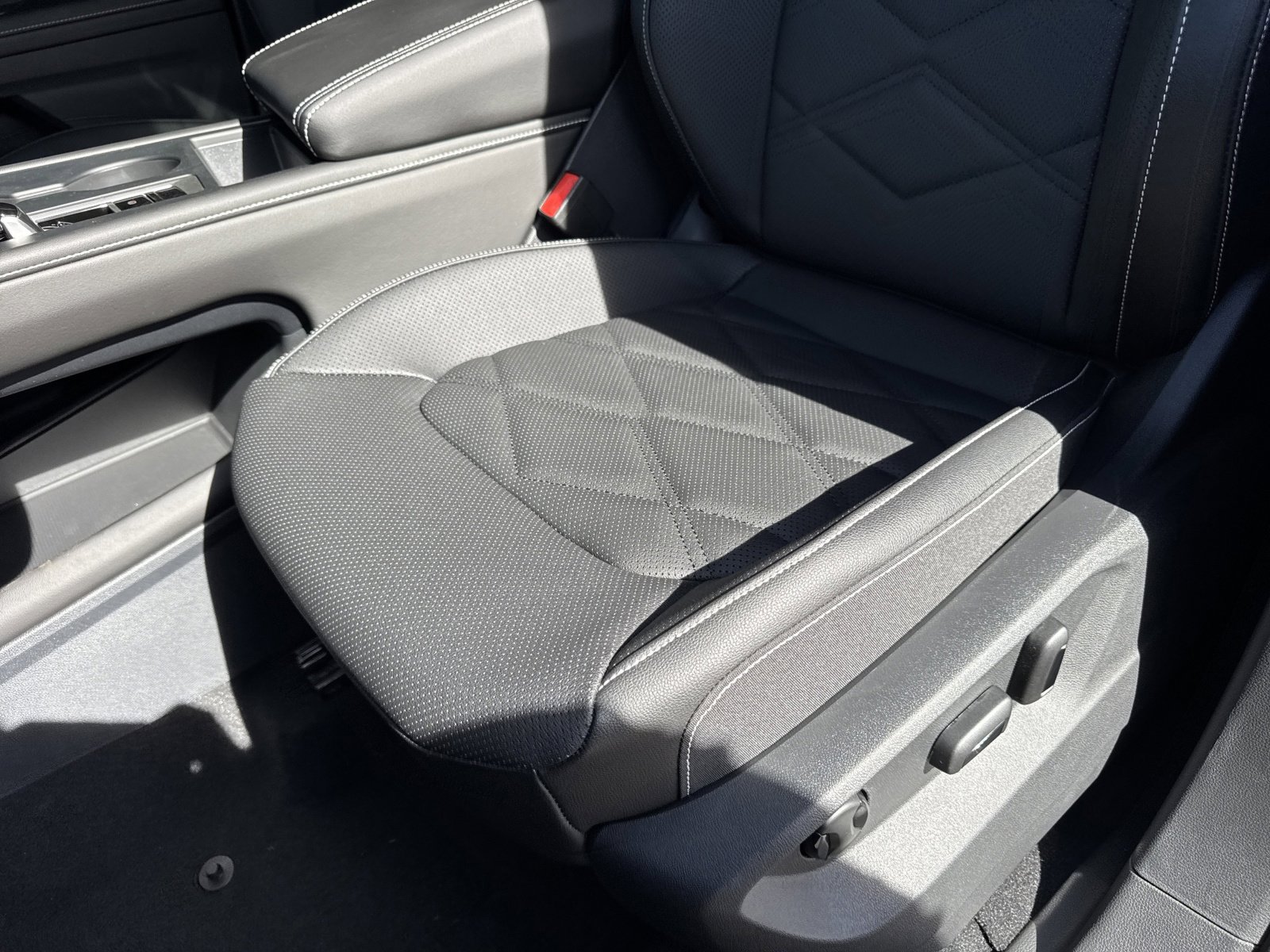 New 2026 Volkswagen Atlas SE image 15