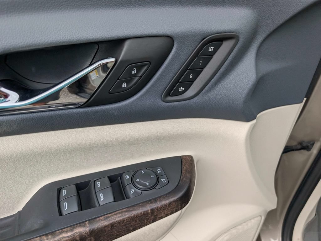 Used 2022 GMC Acadia Denali w/ Denali Technology Package FWD image 10