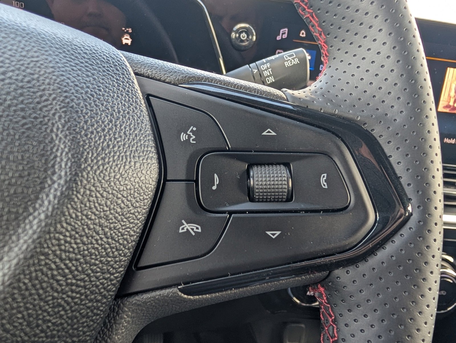 Used 2025 Chevrolet Trax RS w/ Driver Confidence Package image 15