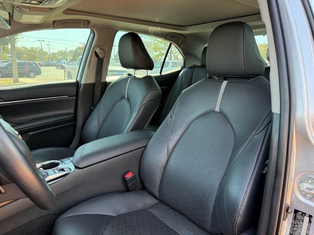 Used 2020 Toyota Camry XSE FWD image 14