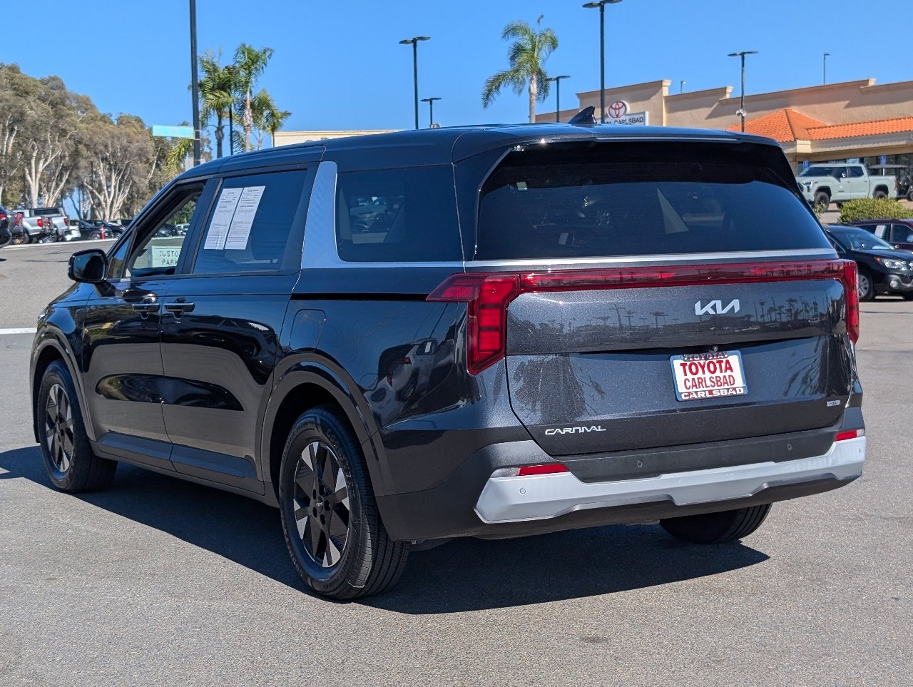 Used 2026 Kia Carnival LXS FWD image 13