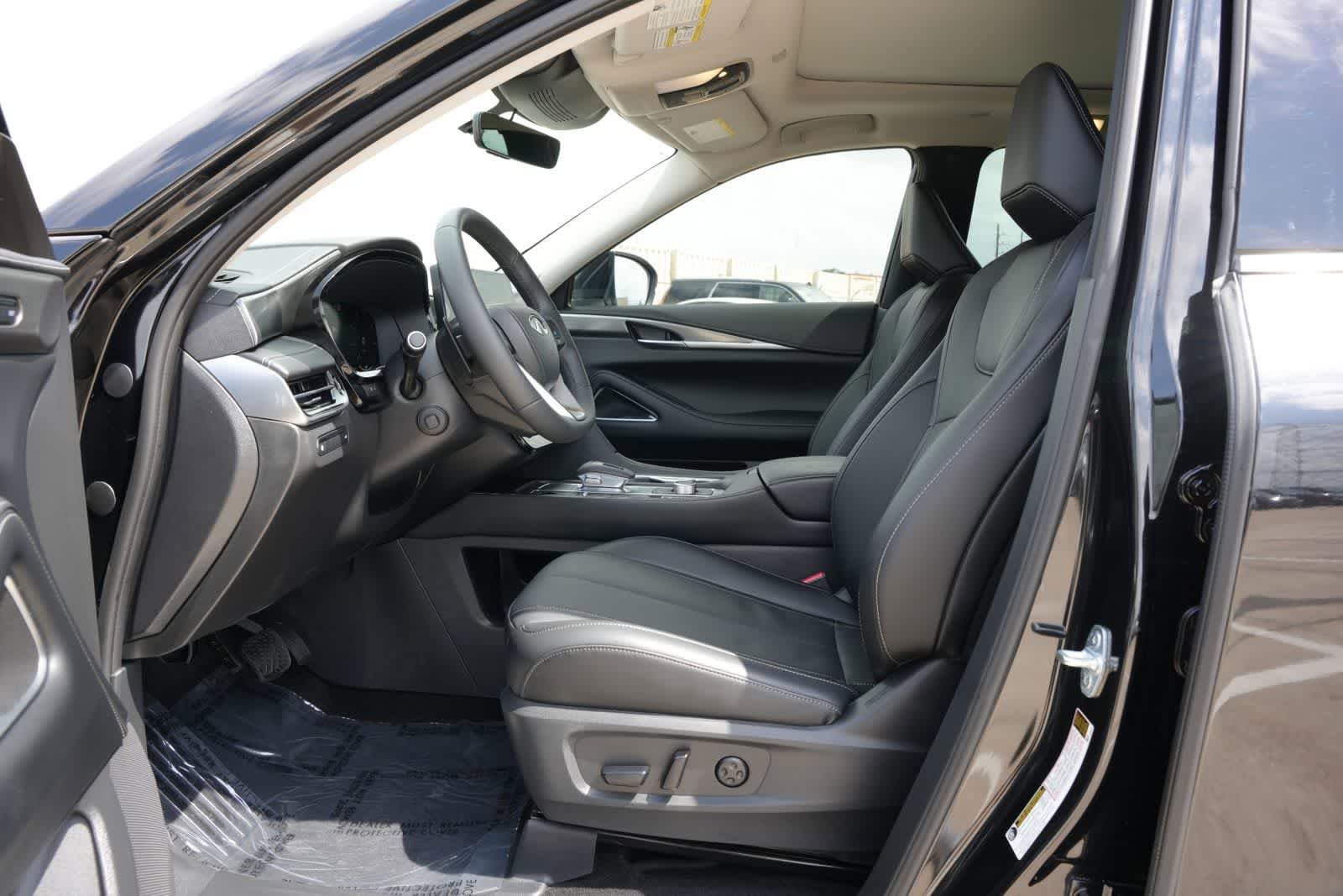 Certified 2026 INFINITI QX60 Luxe w/ Cargo Package FWD image 17
