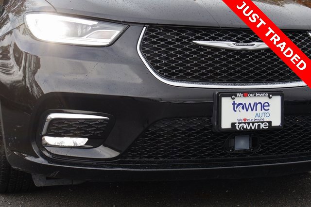 Used 2024 Chrysler Pacifica Touring-L image 12