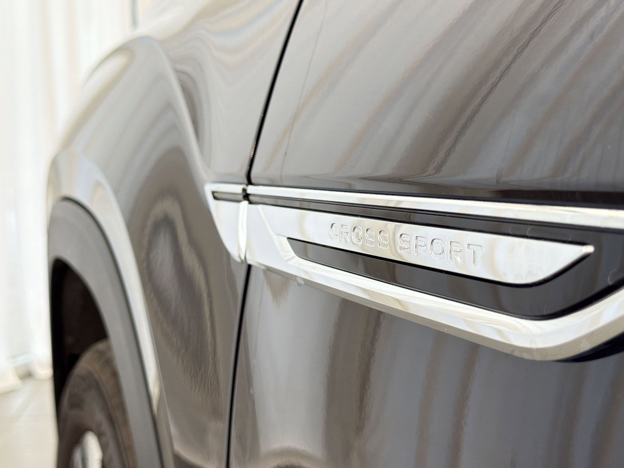 Used 2025 Volkswagen Atlas Cross Sport SE FWD image 36