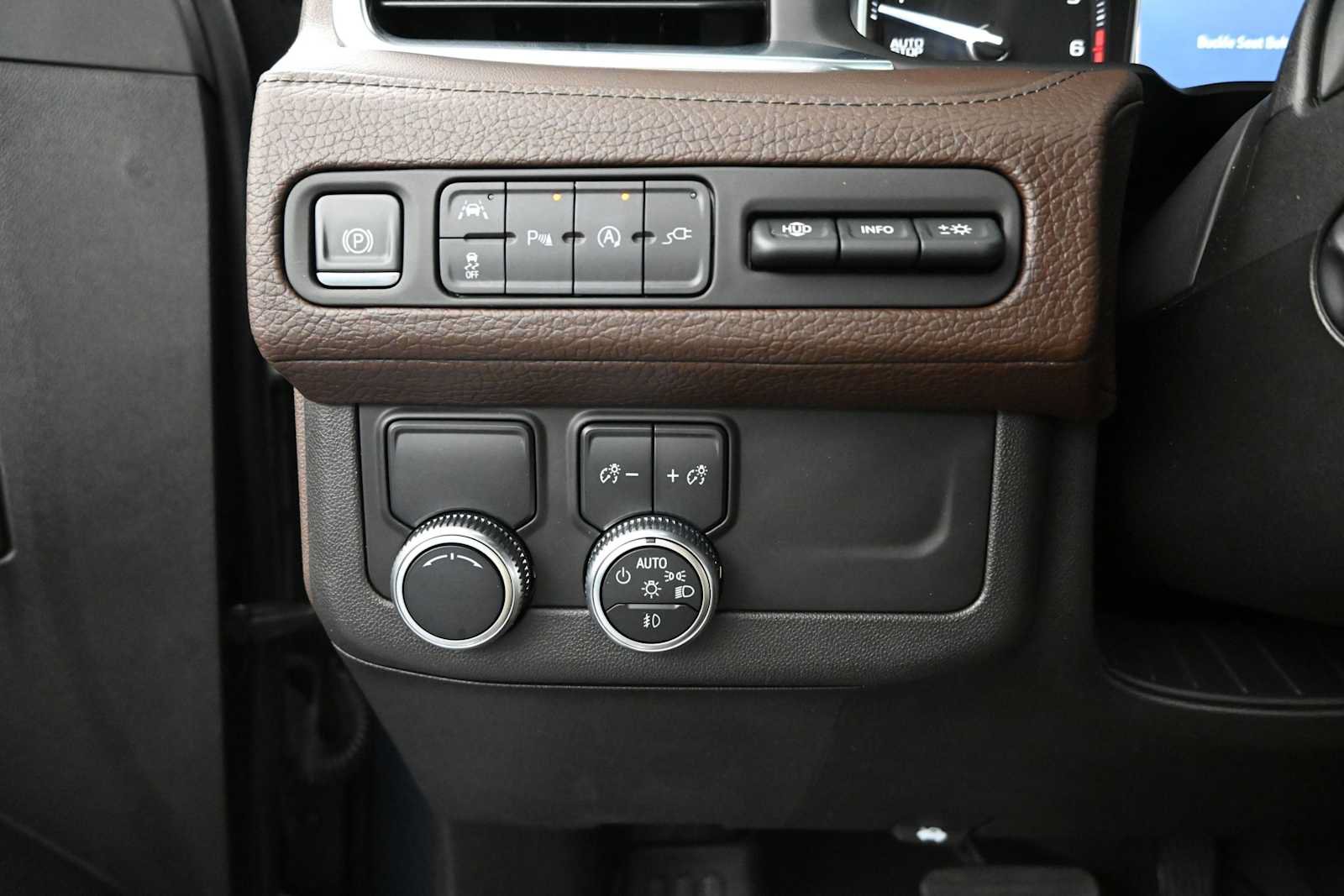 Used 2021 GMC Yukon Denali w/ Denali Premium Package RWD image 13