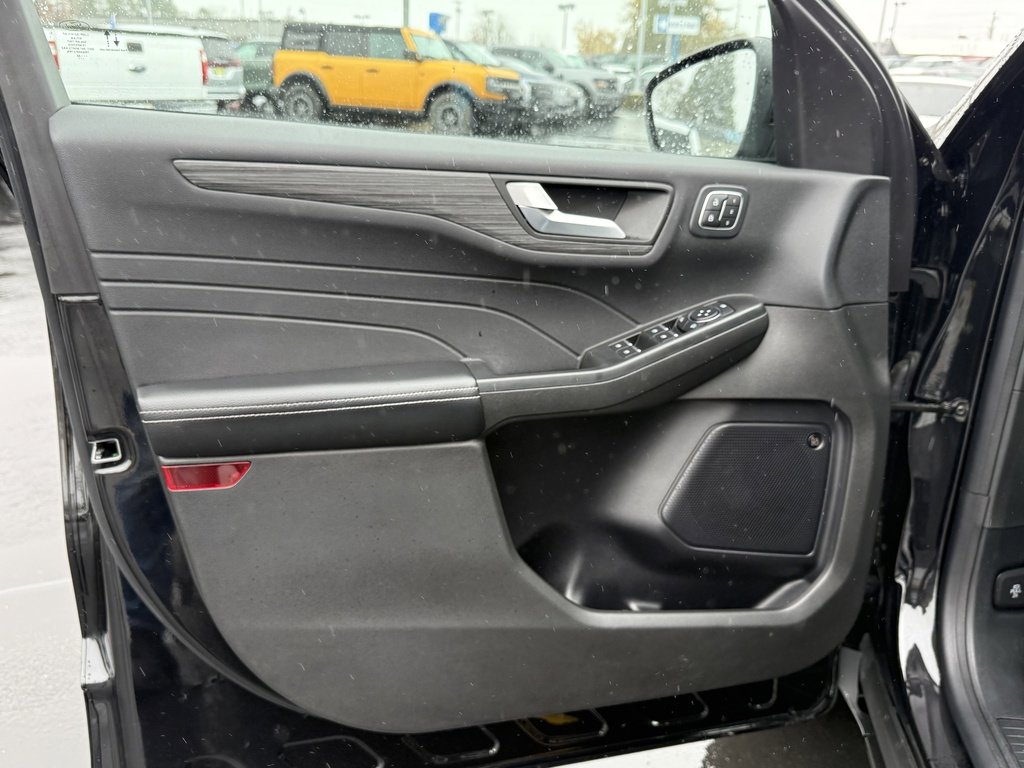 Certified 2023 Ford Escape SE w/ PHEV Premium Package image 16