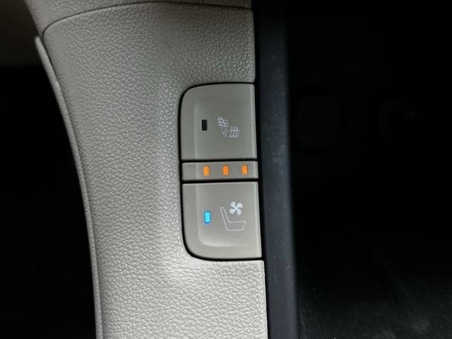 Used 2018 GMC Acadia Denali w/ Technology Package FWD image 21