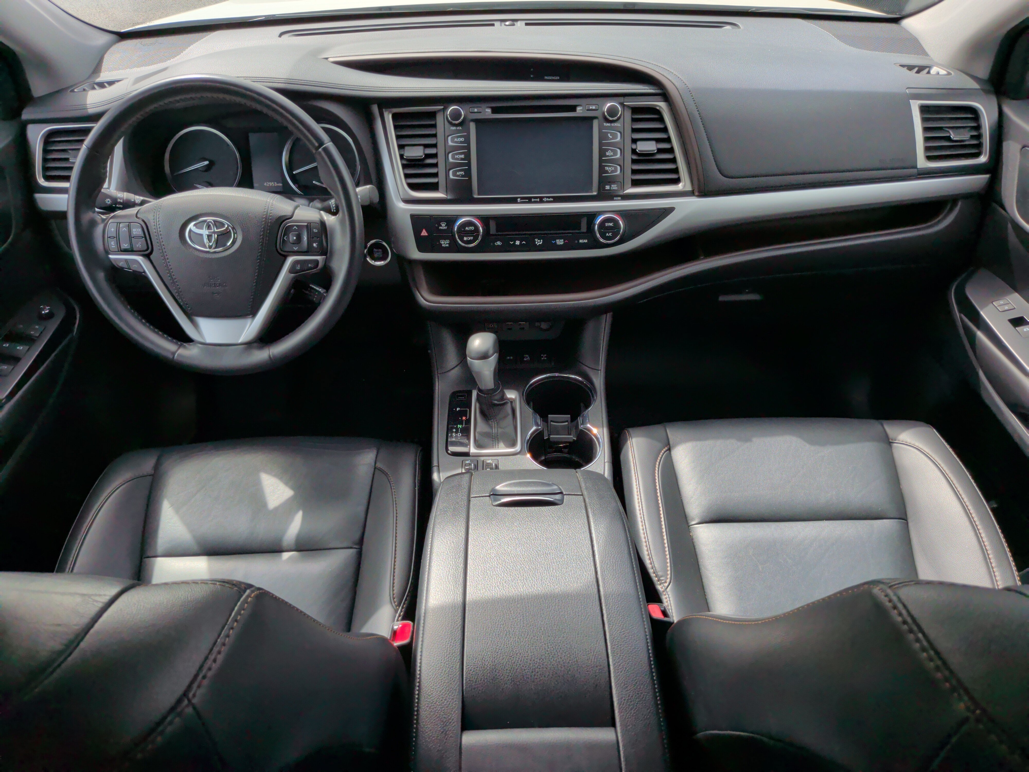 Used 2019 Toyota Highlander XLE AWD/4WD image 34