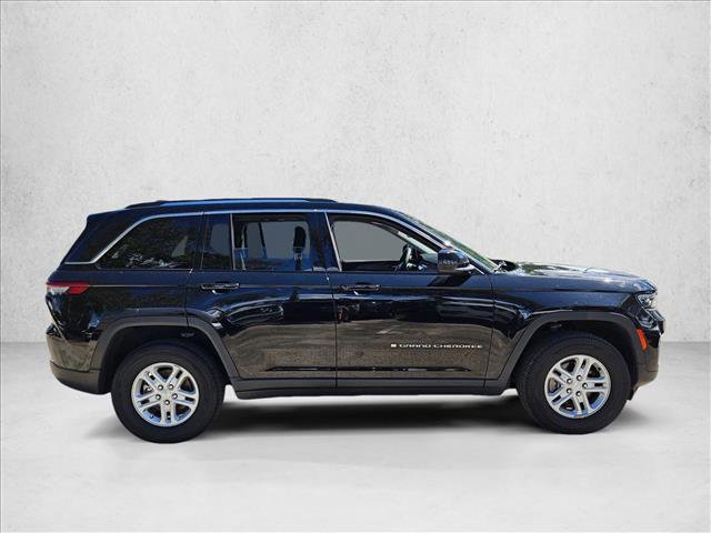 Used 2023 Jeep Grand Cherokee Laredo image 4