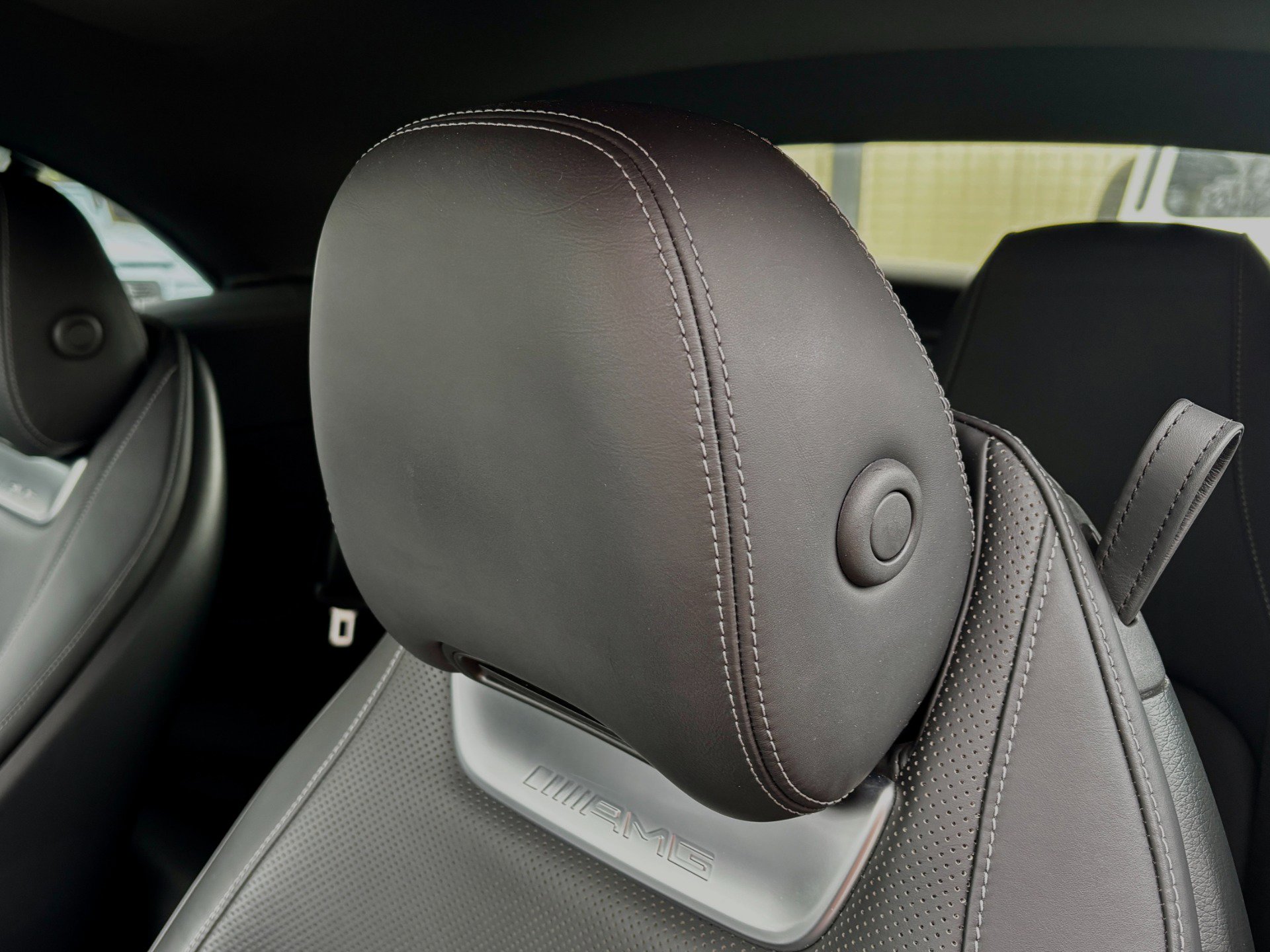 Used 2022 Mercedes-Benz SL 63 AMG 4MATIC w/ Driver Assistance Package image 14