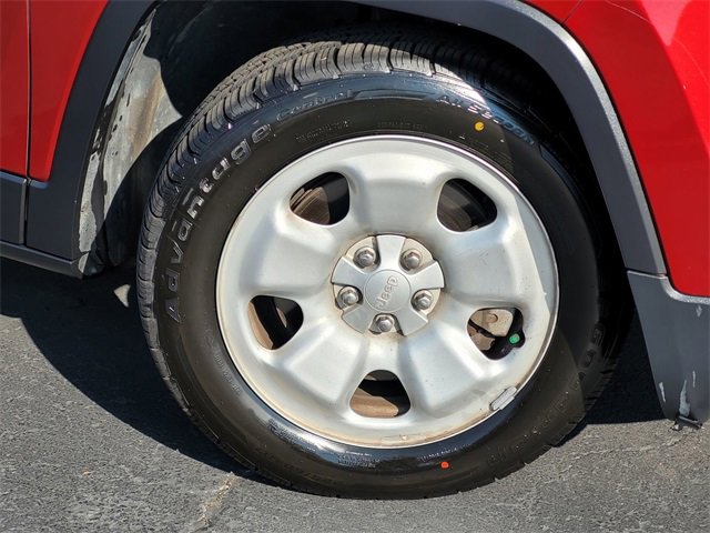 Used 2017 Jeep Cherokee Sport image 4