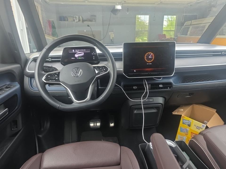 Used 2025 Volkswagen ID. Buzz Pro S Plus AWD/4WD image 9