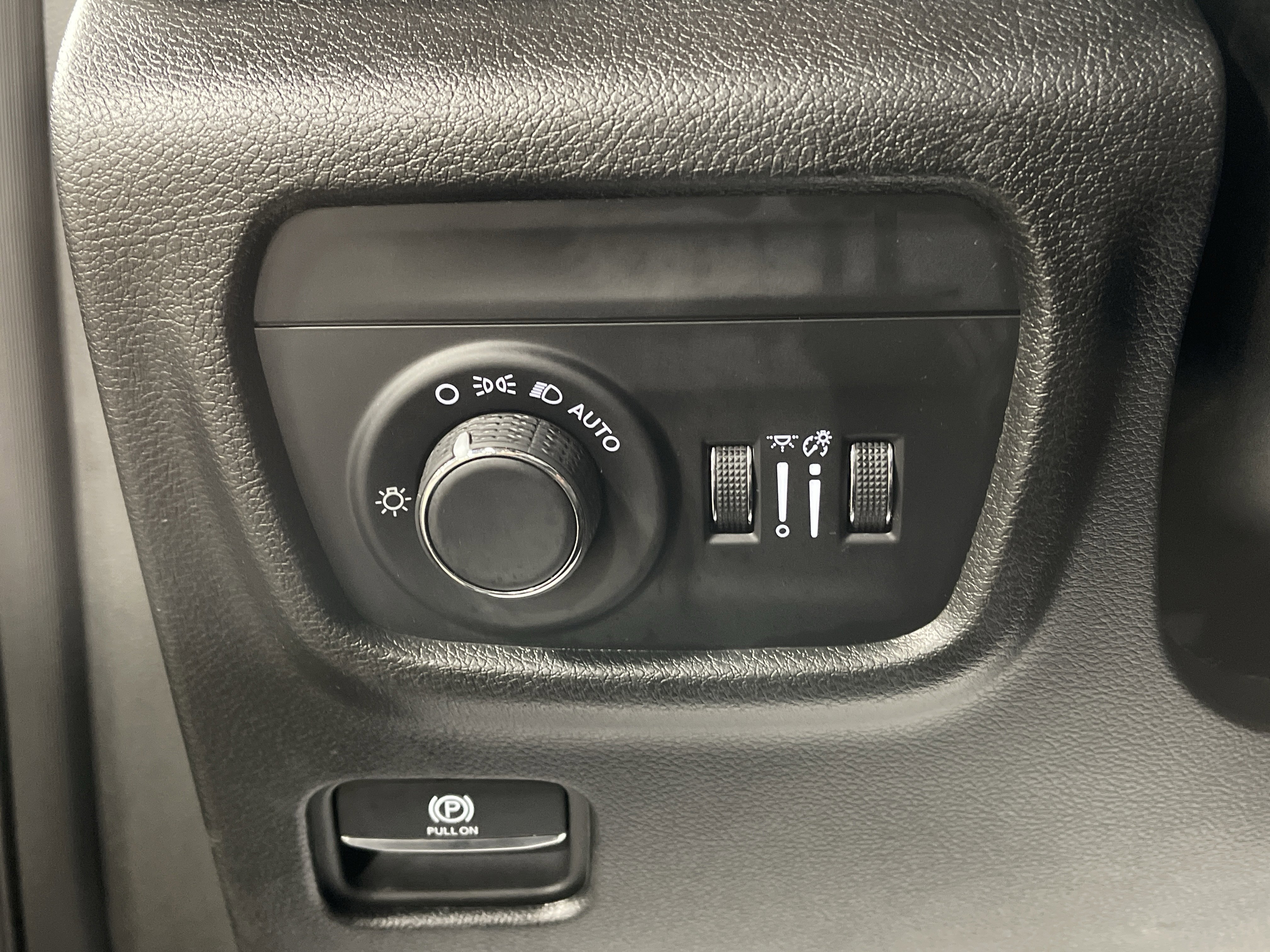 Used 2024 Jeep Grand Cherokee Altitude image 21