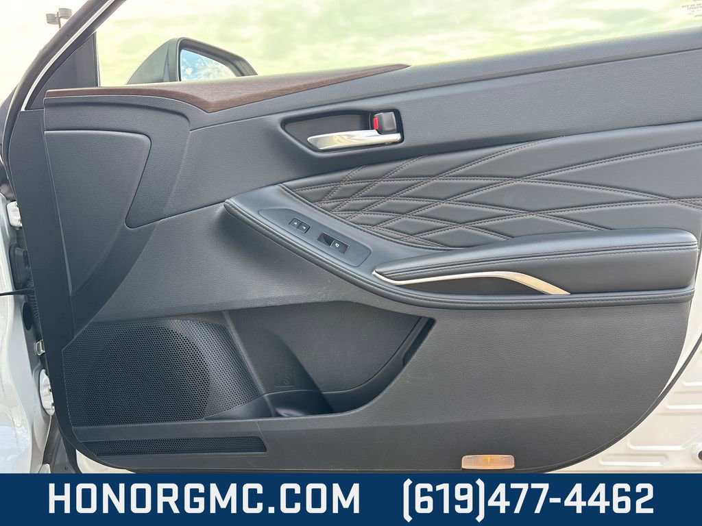 Used 2022 Toyota Avalon Limited image 23