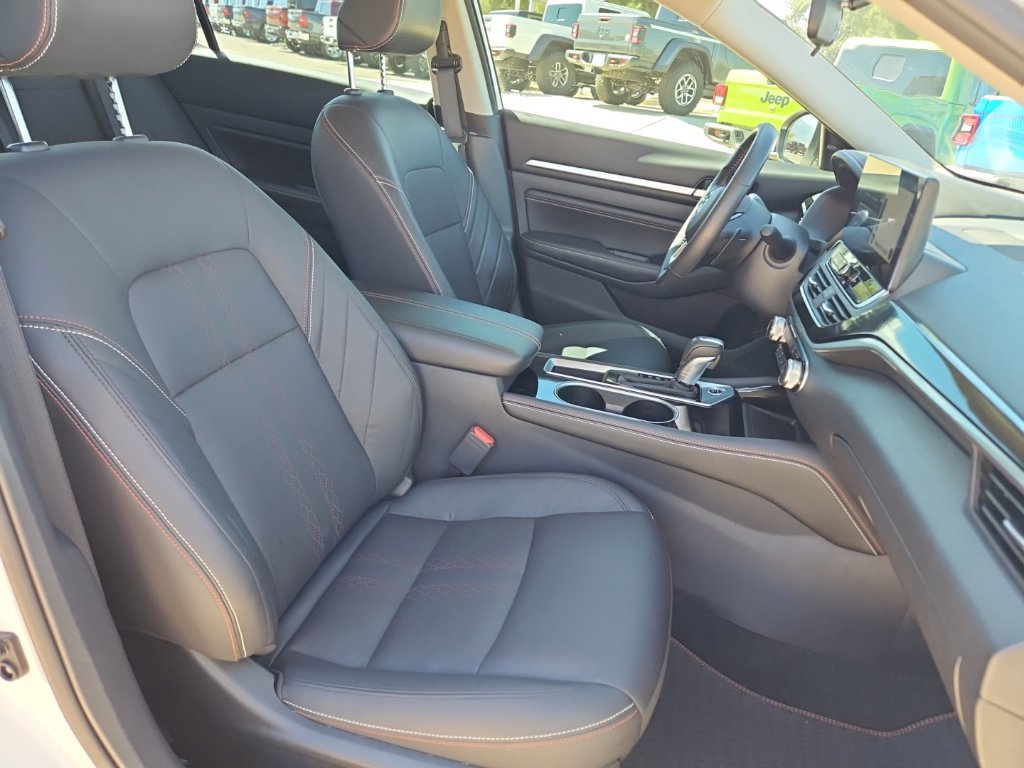 Used 2023 Nissan Altima 2.5 SR w/ SR Premium Package FWD image 24