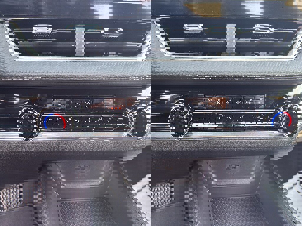 New 2026 Chevrolet Equinox LT w/ Convenience Package II image 12