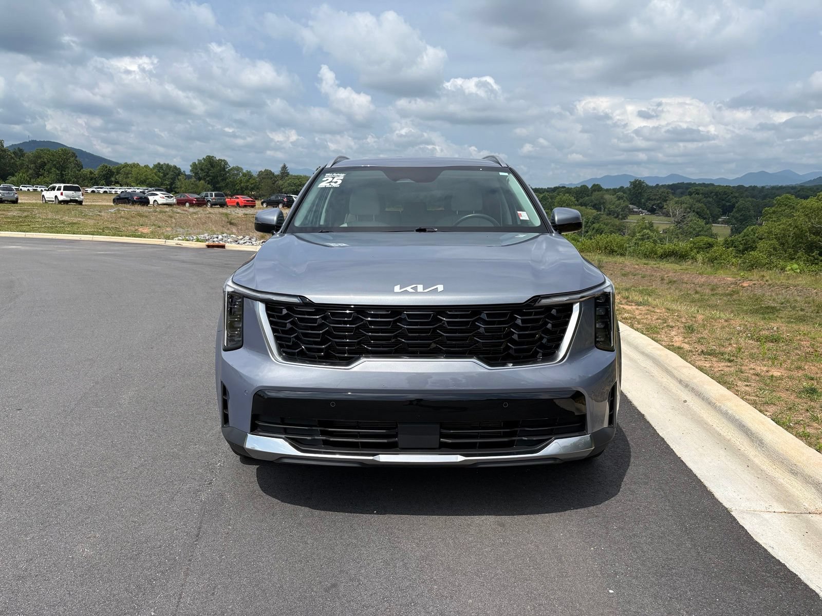 Used 2025 Kia Sorento S FWD image 2