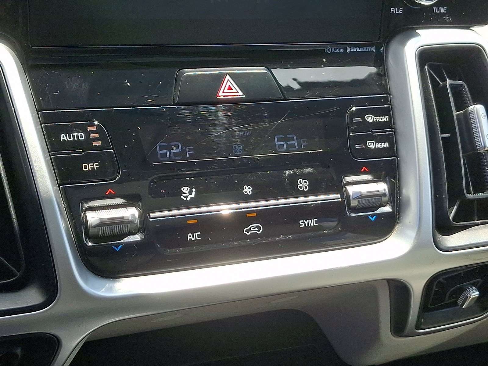 Used 2021 Kia Sorento S w/ Panoramic Sunroof Package FWD image 17