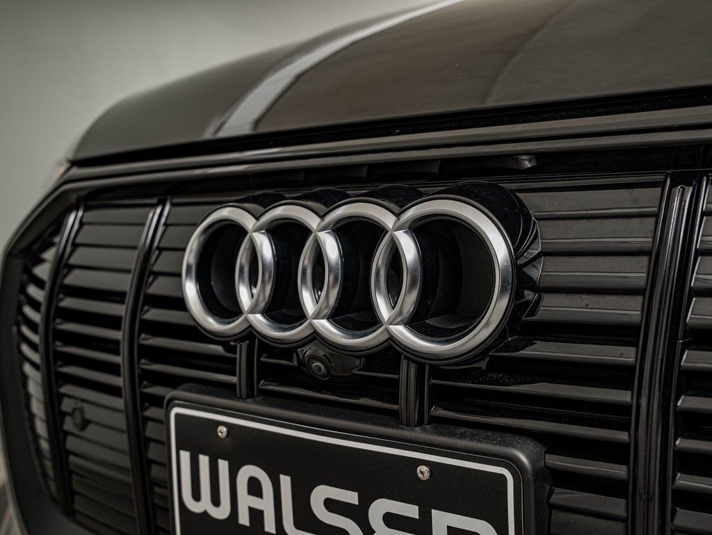 Used 2022 Audi e-tron Premium w/ Convenience Plus Package image 17