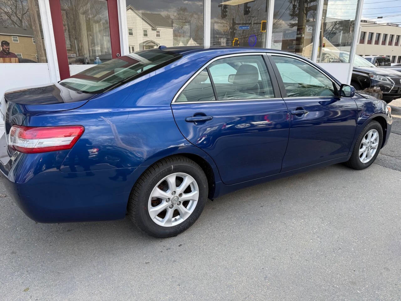 Used 2011 Toyota Camry LE FWD image 18