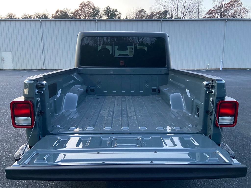 New 2026 Jeep Gladiator Sport image 9