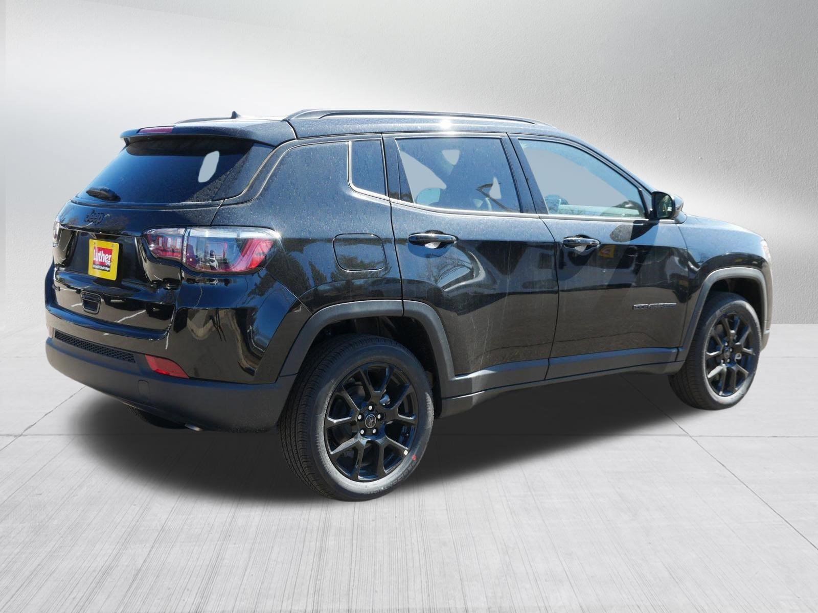 New 2026 Jeep Compass Latitude w/ Sun and Sound Group AWD/4WD image 7