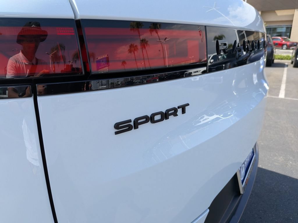 Used 2025 Land Rover Range Rover Sport SE AWD/4WD image 10