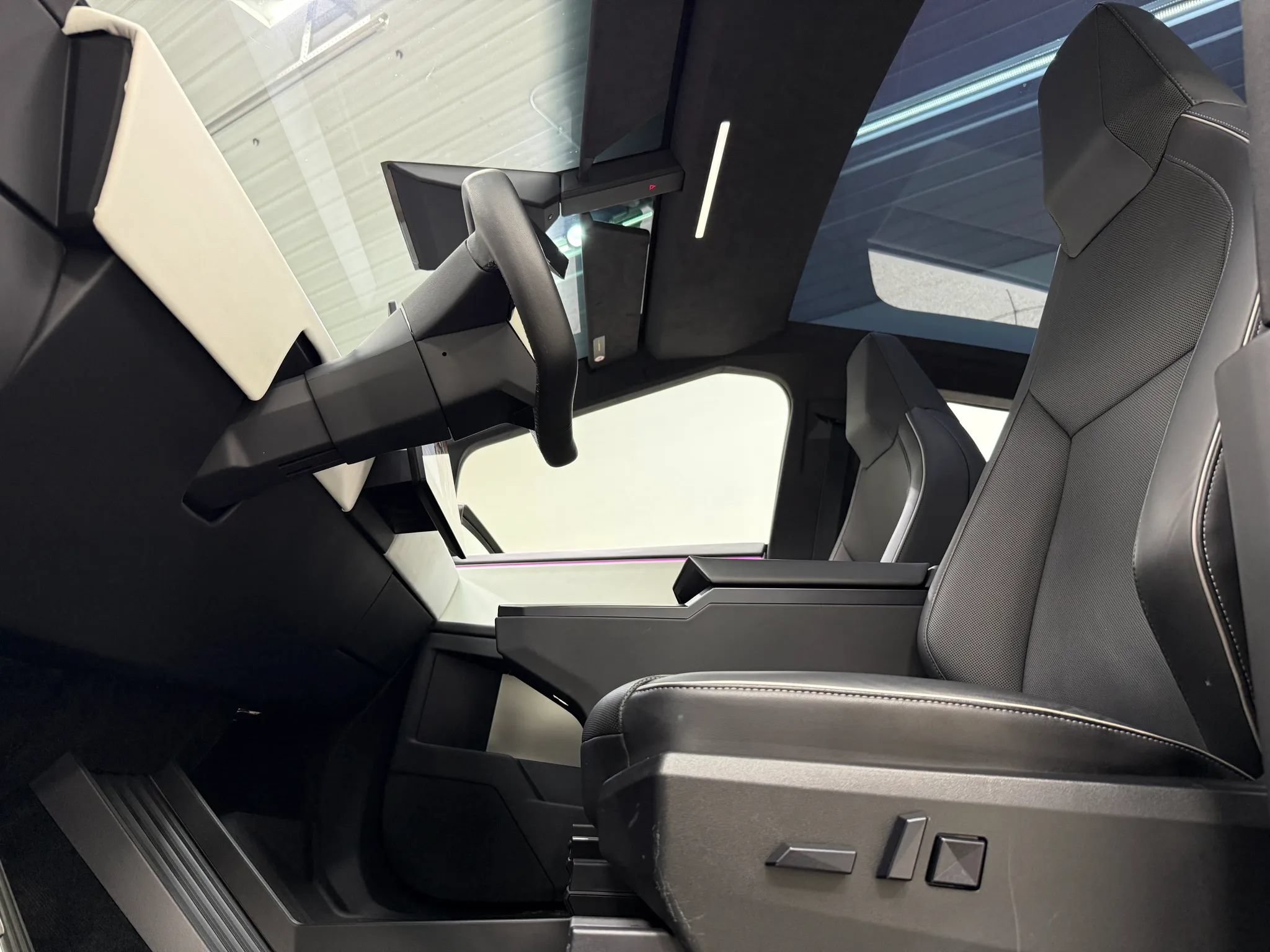 Used 2024 Tesla Cybertruck AWD Crew Cab image 16