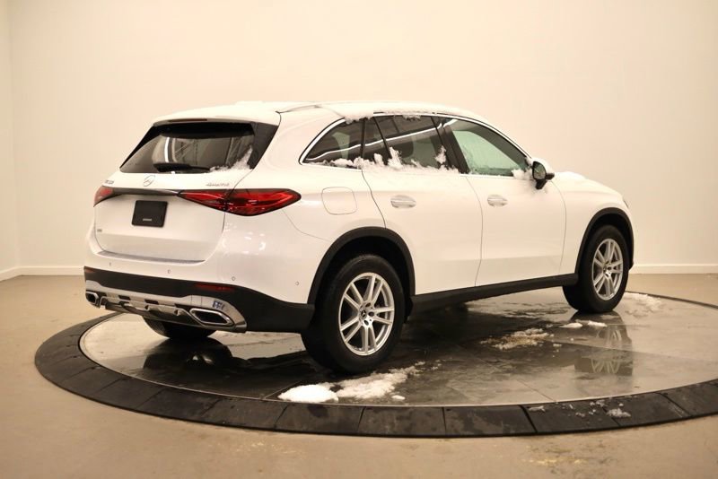 Used 2023 Mercedes-Benz GLC 300 4MATIC image 3