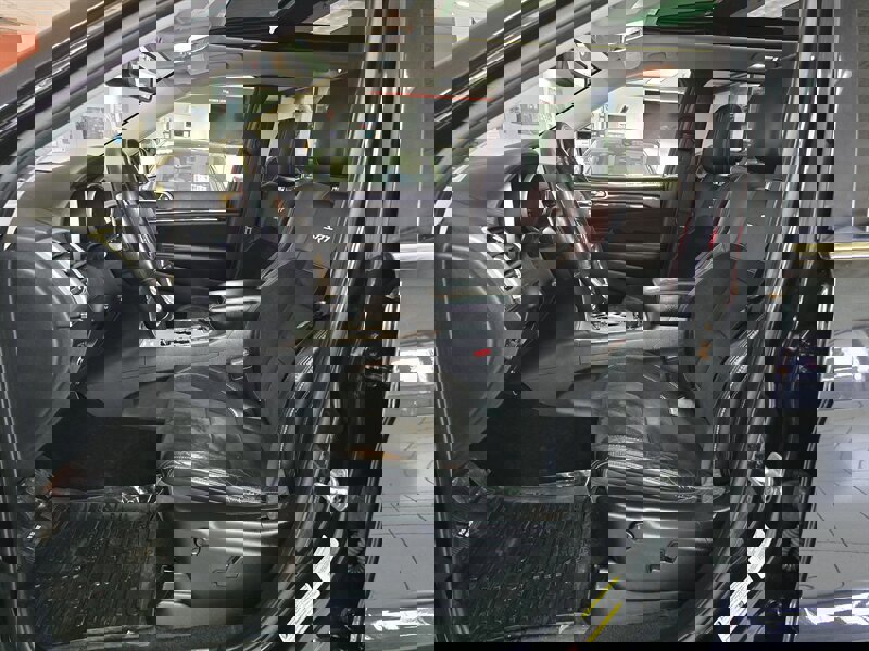 Used 2012 Jeep Grand Cherokee SRT8 w/ Luxury Group II image 8