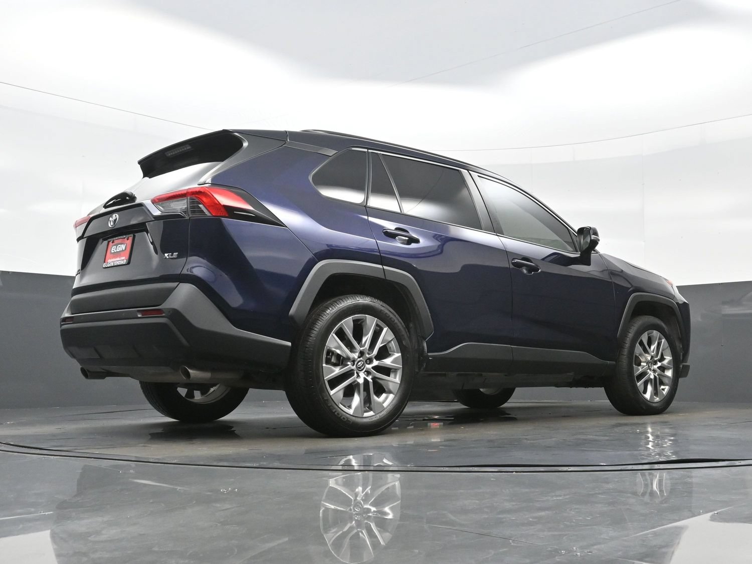 Used 2020 Toyota RAV4 XLE Premium FWD image 32