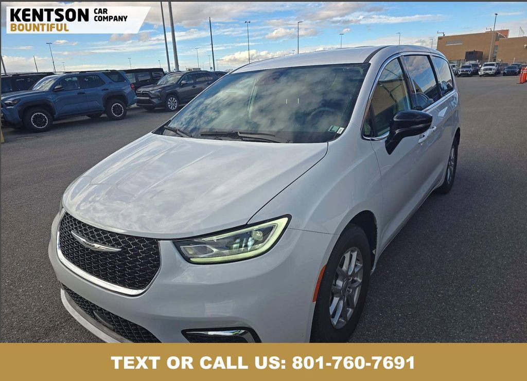 Used 2024 Chrysler Pacifica Touring-L