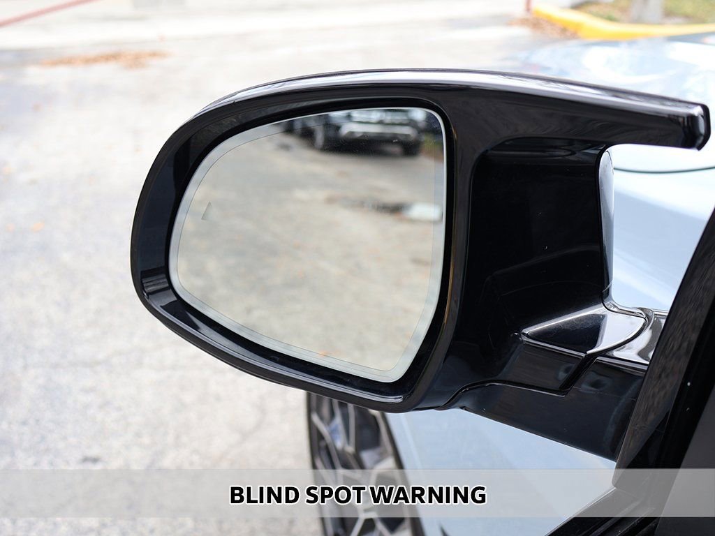 Used 2026 BMW X7 M60i image 8