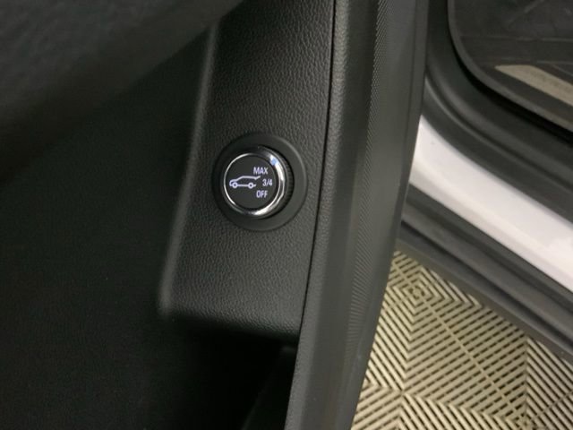 Used 2020 Chevrolet Traverse LT FWD image 18