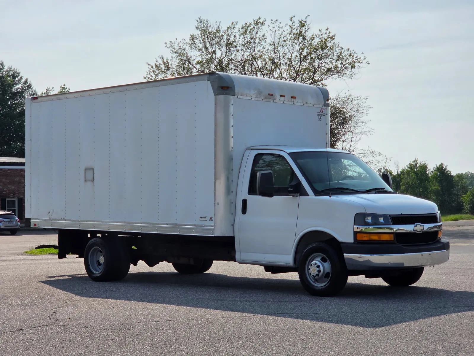Used 2014 Chevrolet Express 3500 Extended RWD image 2