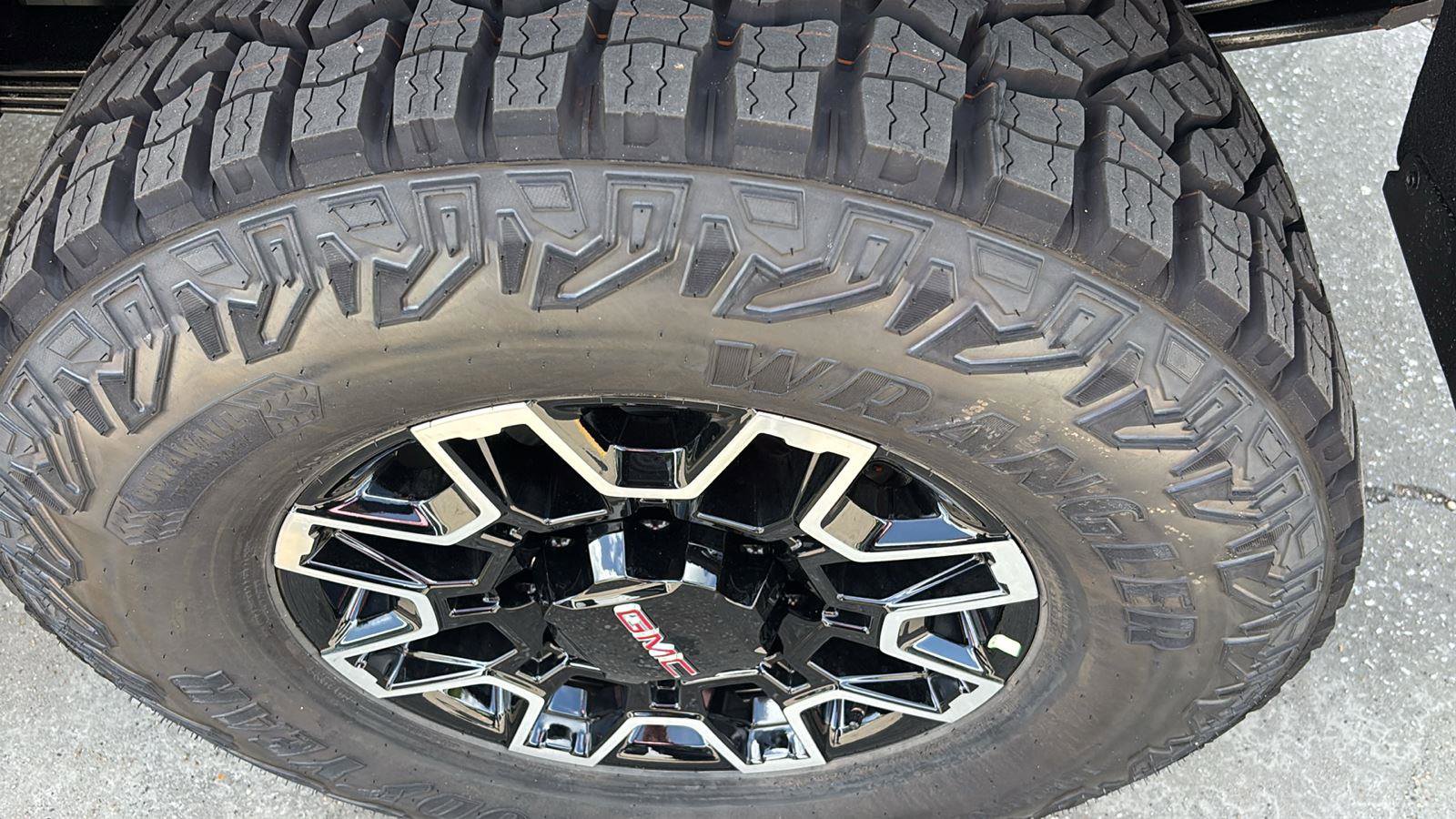 New 2026 GMC Sierra 2500 AT4X image 13