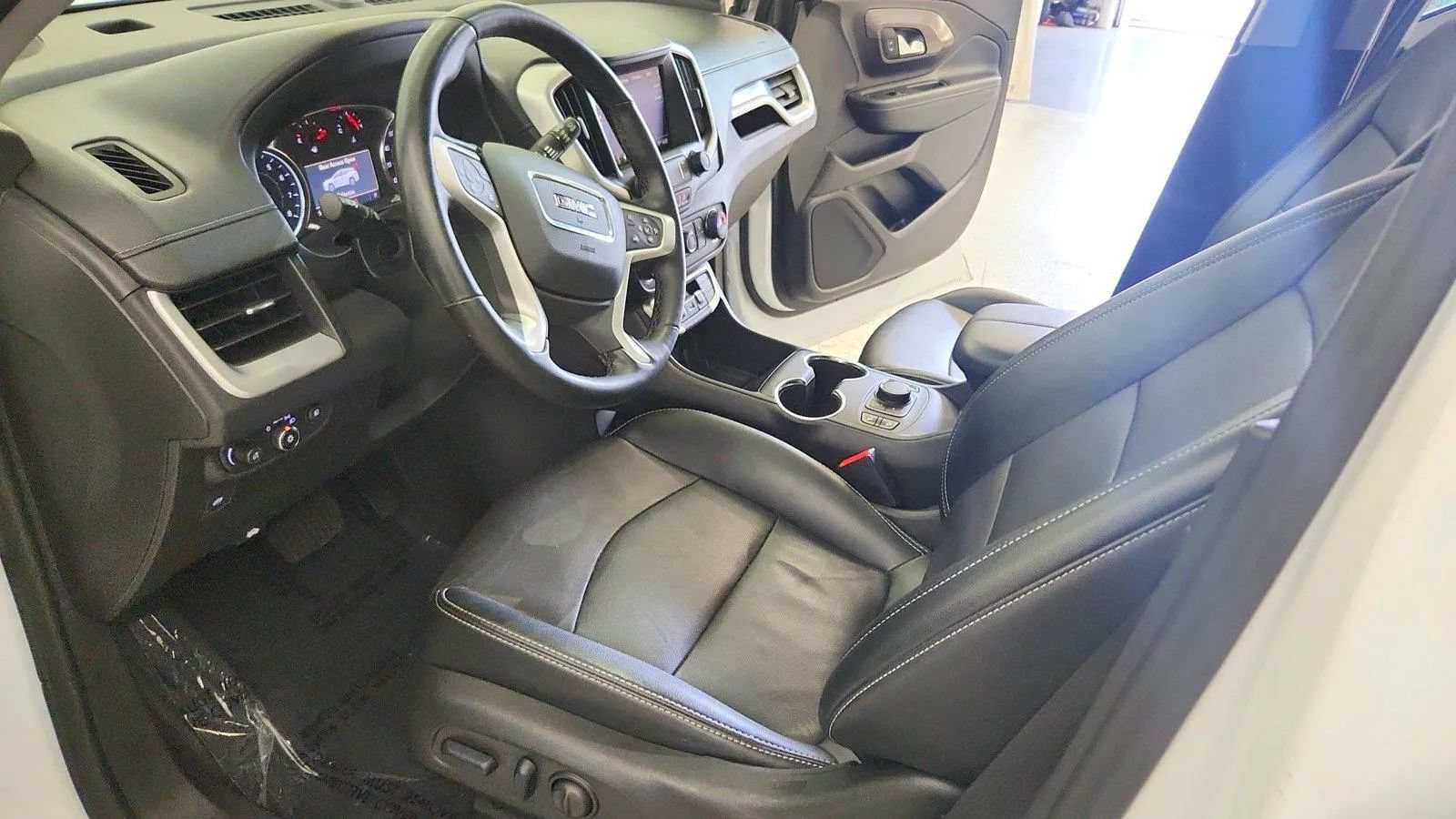 Used 2024 GMC Terrain SLT FWD image 14