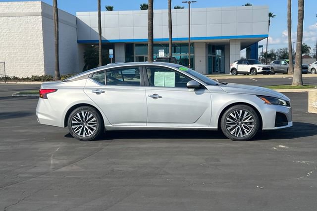 Used 2023 Nissan Altima 2.5 SV image 3