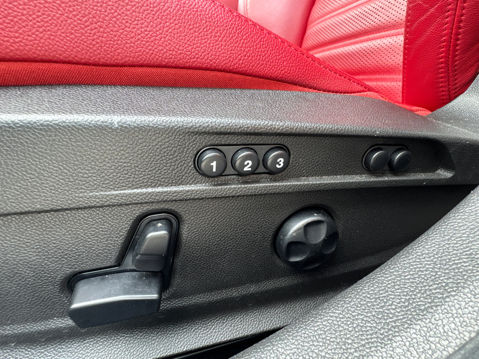 Used 2024 Alfa Romeo Giulia Veloce AWD/4WD image 11